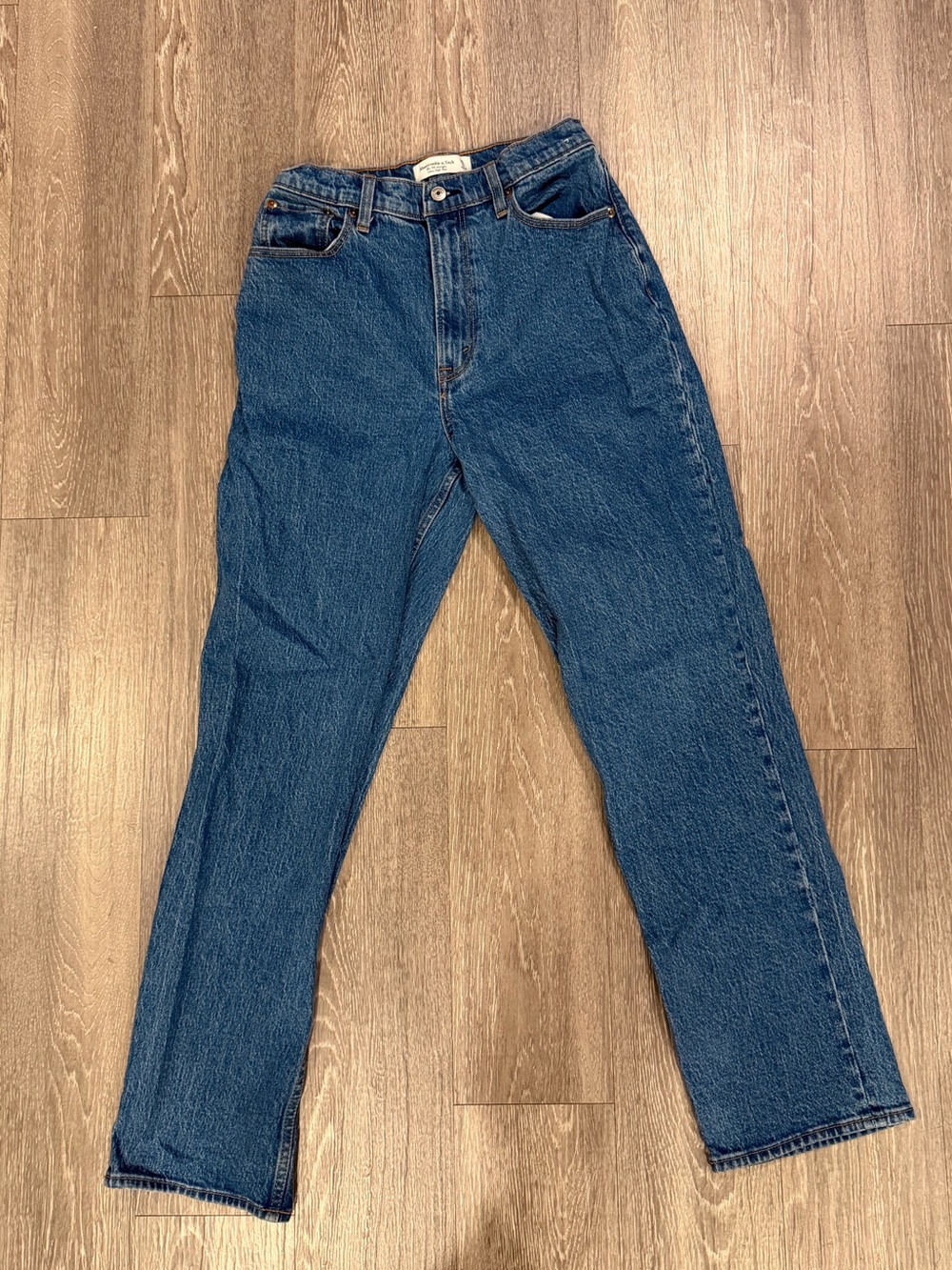 Abercrombie & Fitch Straight-Leg Women's Jeans in Dark Blue Wash